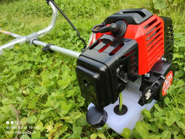 AGM 520 za 2024god. Trimer motorni za travu  sa poklon paketom